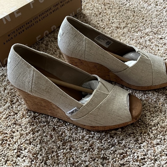 Toms Wedge Shoes 6.5 - Picture 3 of 7